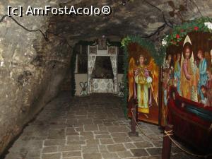 [P19] La capătul grotei este amenajat un mic altar.  » foto by Floryn81
 - 
<span class="allrVoted glyphicon glyphicon-heart hidden" id="av867023"></span>
<a class="m-l-10 hidden" id="sv867023" onclick="voting_Foto_DelVot(,867023,5136)" role="button">șterge vot <span class="glyphicon glyphicon-remove"></span></a>
<a id="v9867023" class=" c-red"  onclick="voting_Foto_SetVot(867023)" role="button"><span class="glyphicon glyphicon-heart-empty"></span> <b>LIKE</b> = Votează poza</a> <img class="hidden"  id="f867023W9" src="/imagini/loader.gif" border="0" /><span class="AjErrMes hidden" id="e867023ErM"></span>