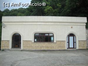 [P22] Această clădire adăposteşte magazinul de obiecte bisericeşti.  » foto by Floryn81
 - 
<span class="allrVoted glyphicon glyphicon-heart hidden" id="av867026"></span>
<a class="m-l-10 hidden" id="sv867026" onclick="voting_Foto_DelVot(,867026,5136)" role="button">șterge vot <span class="glyphicon glyphicon-remove"></span></a>
<a id="v9867026" class=" c-red"  onclick="voting_Foto_SetVot(867026)" role="button"><span class="glyphicon glyphicon-heart-empty"></span> <b>LIKE</b> = Votează poza</a> <img class="hidden"  id="f867026W9" src="/imagini/loader.gif" border="0" /><span class="AjErrMes hidden" id="e867026ErM"></span>