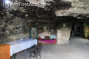 [P22] Comuna Ion Corvin, Mănăstirea Sf. Andrei, Capela &bdquo;Peștera Sf. Apostol Andrei&rdquo;, Pronaosul, Patul pe care se odihnea Sf. Andrei » foto by mprofeanu
 - 
<span class="allrVoted glyphicon glyphicon-heart hidden" id="av1218557"></span>
<a class="m-l-10 hidden" id="sv1218557" onclick="voting_Foto_DelVot(,1218557,5136)" role="button">șterge vot <span class="glyphicon glyphicon-remove"></span></a>
<a id="v91218557" class=" c-red"  onclick="voting_Foto_SetVot(1218557)" role="button"><span class="glyphicon glyphicon-heart-empty"></span> <b>LIKE</b> = Votează poza</a> <img class="hidden"  id="f1218557W9" src="/imagini/loader.gif" border="0" /><span class="AjErrMes hidden" id="e1218557ErM"></span>