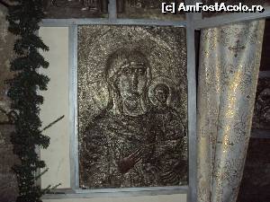 [P15] Icoana Maicii Domnului cu Pruncul, lângă altarul din grotă.  » foto by Carmen Ion
 - 
<span class="allrVoted glyphicon glyphicon-heart hidden" id="av656029"></span>
<a class="m-l-10 hidden" id="sv656029" onclick="voting_Foto_DelVot(,656029,5136)" role="button">șterge vot <span class="glyphicon glyphicon-remove"></span></a>
<a id="v9656029" class=" c-red"  onclick="voting_Foto_SetVot(656029)" role="button"><span class="glyphicon glyphicon-heart-empty"></span> <b>LIKE</b> = Votează poza</a> <img class="hidden"  id="f656029W9" src="/imagini/loader.gif" border="0" /><span class="AjErrMes hidden" id="e656029ErM"></span>