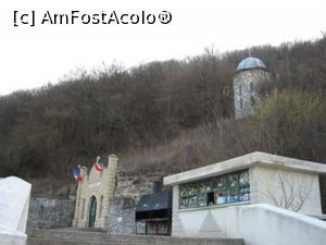 [P03] intrarea in Peștera Sfântului Apostol Andrei » foto by lenti <span class="label label-default labelC_thin small">NEVOTABILĂ</span>