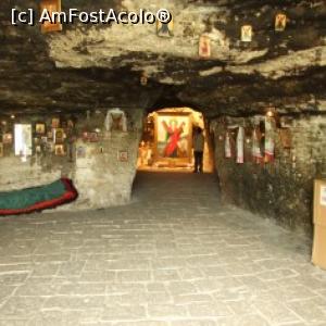 [P06] Interiorul Peșteriiși locul de rugaciune » foto by lenti
 - 
<span class="allrVoted glyphicon glyphicon-heart hidden" id="av965298"></span>
<a class="m-l-10 hidden" id="sv965298" onclick="voting_Foto_DelVot(,965298,5136)" role="button">șterge vot <span class="glyphicon glyphicon-remove"></span></a>
<a id="v9965298" class=" c-red"  onclick="voting_Foto_SetVot(965298)" role="button"><span class="glyphicon glyphicon-heart-empty"></span> <b>LIKE</b> = Votează poza</a> <img class="hidden"  id="f965298W9" src="/imagini/loader.gif" border="0" /><span class="AjErrMes hidden" id="e965298ErM"></span>