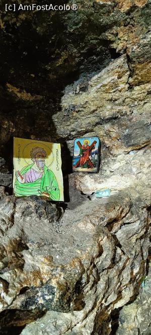 [P15] Prin crăpături și firide au fost puse iconițe, bilețele, bani... » foto by tata123 🔱
 - 
<span class="allrVoted glyphicon glyphicon-heart hidden" id="av1525058"></span>
<a class="m-l-10 hidden" id="sv1525058" onclick="voting_Foto_DelVot(,1525058,5136)" role="button">șterge vot <span class="glyphicon glyphicon-remove"></span></a>
<a id="v91525058" class=" c-red"  onclick="voting_Foto_SetVot(1525058)" role="button"><span class="glyphicon glyphicon-heart-empty"></span> <b>LIKE</b> = Votează poza</a> <img class="hidden"  id="f1525058W9" src="/imagini/loader.gif" border="0" /><span class="AjErrMes hidden" id="e1525058ErM"></span>