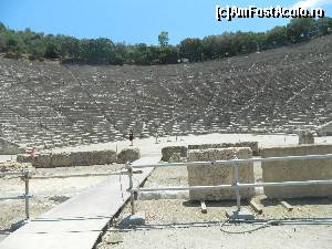 [P42] Epidavros: cineva stătea în centru și încerca trucul cu moneda » foto by Dabator
 - 
<span class="allrVoted glyphicon glyphicon-heart hidden" id="av602911"></span>
<a class="m-l-10 hidden" id="sv602911" onclick="voting_Foto_DelVot(,602911,5137)" role="button">șterge vot <span class="glyphicon glyphicon-remove"></span></a>
<a id="v9602911" class=" c-red"  onclick="voting_Foto_SetVot(602911)" role="button"><span class="glyphicon glyphicon-heart-empty"></span> <b>LIKE</b> = Votează poza</a> <img class="hidden"  id="f602911W9" src="/imagini/loader.gif" border="0" /><span class="AjErrMes hidden" id="e602911ErM"></span>