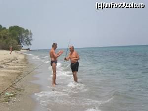 [P75] Skotina-discutie intre pescari (unul rus, celalat roman, dar nici unul nu cunostea limba celuilalt. Si totusi s-au inteles...)  » foto by dana2104
 - 
<span class="allrVoted glyphicon glyphicon-heart hidden" id="av642447"></span>
<a class="m-l-10 hidden" id="sv642447" onclick="voting_Foto_DelVot(,642447,5137)" role="button">șterge vot <span class="glyphicon glyphicon-remove"></span></a>
<a id="v9642447" class=" c-red"  onclick="voting_Foto_SetVot(642447)" role="button"><span class="glyphicon glyphicon-heart-empty"></span> <b>LIKE</b> = Votează poza</a> <img class="hidden"  id="f642447W9" src="/imagini/loader.gif" border="0" /><span class="AjErrMes hidden" id="e642447ErM"></span>