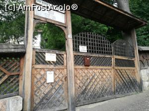 [P01] Poarta de intrare în Vila Golescu (numită de creatorul său - Vila Ștefan, după numele fiului)  » foto by crismis
 - 
<span class="allrVoted glyphicon glyphicon-heart hidden" id="av972767"></span>
<a class="m-l-10 hidden" id="sv972767" onclick="voting_Foto_DelVot(,972767,5176)" role="button">șterge vot <span class="glyphicon glyphicon-remove"></span></a>
<a id="v9972767" class=" c-red"  onclick="voting_Foto_SetVot(972767)" role="button"><span class="glyphicon glyphicon-heart-empty"></span> <b>LIKE</b> = Votează poza</a> <img class="hidden"  id="f972767W9" src="/imagini/loader.gif" border="0" /><span class="AjErrMes hidden" id="e972767ErM"></span>