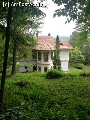 [P44] Vila văzută din Parcul Golescu » foto by crismis
 - 
<span class="allrVoted glyphicon glyphicon-heart hidden" id="av972810"></span>
<a class="m-l-10 hidden" id="sv972810" onclick="voting_Foto_DelVot(,972810,5176)" role="button">șterge vot <span class="glyphicon glyphicon-remove"></span></a>
<a id="v9972810" class=" c-red"  onclick="voting_Foto_SetVot(972810)" role="button"><span class="glyphicon glyphicon-heart-empty"></span> <b>LIKE</b> = Votează poza</a> <img class="hidden"  id="f972810W9" src="/imagini/loader.gif" border="0" /><span class="AjErrMes hidden" id="e972810ErM"></span>