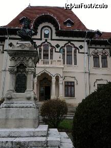 [P16] cladire din centrul orasului Campulung » foto by ms65
 - 
<span class="allrVoted glyphicon glyphicon-heart hidden" id="av170316"></span>
<a class="m-l-10 hidden" id="sv170316" onclick="voting_Foto_DelVot(,170316,5176)" role="button">șterge vot <span class="glyphicon glyphicon-remove"></span></a>
<a id="v9170316" class=" c-red"  onclick="voting_Foto_SetVot(170316)" role="button"><span class="glyphicon glyphicon-heart-empty"></span> <b>LIKE</b> = Votează poza</a> <img class="hidden"  id="f170316W9" src="/imagini/loader.gif" border="0" /><span class="AjErrMes hidden" id="e170316ErM"></span>