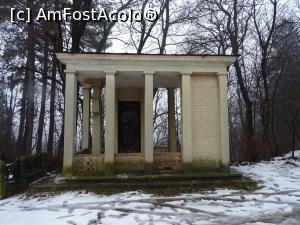 [P14] Monumentul funerar al inginerului silvic Iancu Gheorghe Anastase.  » foto by tata123 🔱
 - 
<span class="allrVoted glyphicon glyphicon-heart hidden" id="av1055572"></span>
<a class="m-l-10 hidden" id="sv1055572" onclick="voting_Foto_DelVot(,1055572,5176)" role="button">șterge vot <span class="glyphicon glyphicon-remove"></span></a>
<a id="v91055572" class=" c-red"  onclick="voting_Foto_SetVot(1055572)" role="button"><span class="glyphicon glyphicon-heart-empty"></span> <b>LIKE</b> = Votează poza</a> <img class="hidden"  id="f1055572W9" src="/imagini/loader.gif" border="0" /><span class="AjErrMes hidden" id="e1055572ErM"></span>