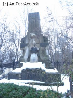 [P18] Monument funerar familia Negulici.  » foto by tata123 🔱
 - 
<span class="allrVoted glyphicon glyphicon-heart hidden" id="av1055585"></span>
<a class="m-l-10 hidden" id="sv1055585" onclick="voting_Foto_DelVot(,1055585,5176)" role="button">șterge vot <span class="glyphicon glyphicon-remove"></span></a>
<a id="v91055585" class=" c-red"  onclick="voting_Foto_SetVot(1055585)" role="button"><span class="glyphicon glyphicon-heart-empty"></span> <b>LIKE</b> = Votează poza</a> <img class="hidden"  id="f1055585W9" src="/imagini/loader.gif" border="0" /><span class="AjErrMes hidden" id="e1055585ErM"></span>