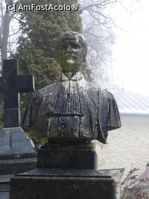 [P19] Bust Nicolae I. Sachelarie, președintele Tribunalului din Câmpulung Muscel.  » foto by tata123 🔱
 - 
<span class="allrVoted glyphicon glyphicon-heart hidden" id="av1055587"></span>
<a class="m-l-10 hidden" id="sv1055587" onclick="voting_Foto_DelVot(,1055587,5176)" role="button">șterge vot <span class="glyphicon glyphicon-remove"></span></a>
<a id="v91055587" class=" c-red"  onclick="voting_Foto_SetVot(1055587)" role="button"><span class="glyphicon glyphicon-heart-empty"></span> <b>LIKE</b> = Votează poza</a> <img class="hidden"  id="f1055587W9" src="/imagini/loader.gif" border="0" /><span class="AjErrMes hidden" id="e1055587ErM"></span>