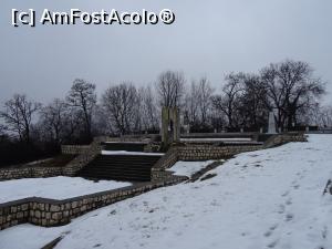 [P20] Monumentul Eroilor de pe Dealul Flămânda.  » foto by tata123 🔱
 - 
<span class="allrVoted glyphicon glyphicon-heart hidden" id="av1055589"></span>
<a class="m-l-10 hidden" id="sv1055589" onclick="voting_Foto_DelVot(,1055589,5176)" role="button">șterge vot <span class="glyphicon glyphicon-remove"></span></a>
<a id="v91055589" class=" c-red"  onclick="voting_Foto_SetVot(1055589)" role="button"><span class="glyphicon glyphicon-heart-empty"></span> <b>LIKE</b> = Votează poza</a> <img class="hidden"  id="f1055589W9" src="/imagini/loader.gif" border="0" /><span class="AjErrMes hidden" id="e1055589ErM"></span>