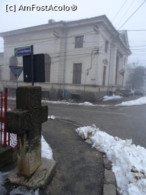 [P05] Cruce de piatră de la 1724 și Casa Armatei - Câmpulung Muscel.  » foto by tata123 🔱
 - 
<span class="allrVoted glyphicon glyphicon-heart hidden" id="av1055497"></span>
<a class="m-l-10 hidden" id="sv1055497" onclick="voting_Foto_DelVot(,1055497,5176)" role="button">șterge vot <span class="glyphicon glyphicon-remove"></span></a>
<a id="v91055497" class=" c-red"  onclick="voting_Foto_SetVot(1055497)" role="button"><span class="glyphicon glyphicon-heart-empty"></span> <b>LIKE</b> = Votează poza</a> <img class="hidden"  id="f1055497W9" src="/imagini/loader.gif" border="0" /><span class="AjErrMes hidden" id="e1055497ErM"></span>