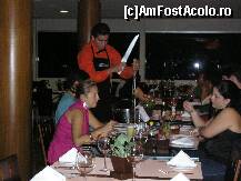 [P18] la masa in restaurant,ospatarul cu tepusca iti taie carnea dupa cum o vrei din partea mai in sange sau mai facuta » foto by grecudoina
 - 
<span class="allrVoted glyphicon glyphicon-heart hidden" id="av292154"></span>
<a class="m-l-10 hidden" id="sv292154" onclick="voting_Foto_DelVot(,292154,5180)" role="button">șterge vot <span class="glyphicon glyphicon-remove"></span></a>
<a id="v9292154" class=" c-red"  onclick="voting_Foto_SetVot(292154)" role="button"><span class="glyphicon glyphicon-heart-empty"></span> <b>LIKE</b> = Votează poza</a> <img class="hidden"  id="f292154W9" src="/imagini/loader.gif" border="0" /><span class="AjErrMes hidden" id="e292154ErM"></span>