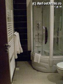 [P06] Hotel Maxim Arad - vedere in baie spre cabina de dus » foto by presario
 - 
<span class="allrVoted glyphicon glyphicon-heart hidden" id="av57556"></span>
<a class="m-l-10 hidden" id="sv57556" onclick="voting_Foto_DelVot(,57556,5194)" role="button">șterge vot <span class="glyphicon glyphicon-remove"></span></a>
<a id="v957556" class=" c-red"  onclick="voting_Foto_SetVot(57556)" role="button"><span class="glyphicon glyphicon-heart-empty"></span> <b>LIKE</b> = Votează poza</a> <img class="hidden"  id="f57556W9" src="/imagini/loader.gif" border="0" /><span class="AjErrMes hidden" id="e57556ErM"></span>