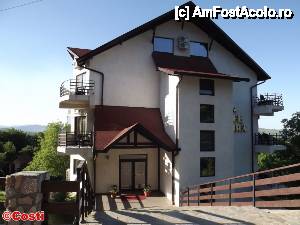 [P04] Acelaşi corp nou, al Complexului Turistic Măgura, văzut din parcarea interioară.  » foto by Costi
 - 
<span class="allrVoted glyphicon glyphicon-heart hidden" id="av417061"></span>
<a class="m-l-10 hidden" id="sv417061" onclick="voting_Foto_DelVot(,417061,5210)" role="button">șterge vot <span class="glyphicon glyphicon-remove"></span></a>
<a id="v9417061" class=" c-red"  onclick="voting_Foto_SetVot(417061)" role="button"><span class="glyphicon glyphicon-heart-empty"></span> <b>LIKE</b> = Votează poza</a> <img class="hidden"  id="f417061W9" src="/imagini/loader.gif" border="0" /><span class="AjErrMes hidden" id="e417061ErM"></span>