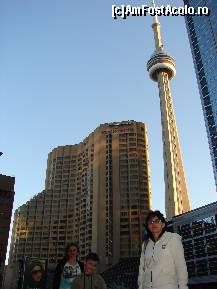 [P02] Aproape de CN Tower  - Toronto . » foto by must-see*
 - 
<span class="allrVoted glyphicon glyphicon-heart hidden" id="av58892"></span>
<a class="m-l-10 hidden" id="sv58892" onclick="voting_Foto_DelVot(,58892,5244)" role="button">șterge vot <span class="glyphicon glyphicon-remove"></span></a>
<a id="v958892" class=" c-red"  onclick="voting_Foto_SetVot(58892)" role="button"><span class="glyphicon glyphicon-heart-empty"></span> <b>LIKE</b> = Votează poza</a> <img class="hidden"  id="f58892W9" src="/imagini/loader.gif" border="0" /><span class="AjErrMes hidden" id="e58892ErM"></span>
