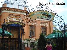 [P02] Ploiesti - restaurant Acapulco - vedere din strada » foto by Diaura*
 - 
<span class="allrVoted glyphicon glyphicon-heart hidden" id="av122475"></span>
<a class="m-l-10 hidden" id="sv122475" onclick="voting_Foto_DelVot(,122475,5266)" role="button">șterge vot <span class="glyphicon glyphicon-remove"></span></a>
<a id="v9122475" class=" c-red"  onclick="voting_Foto_SetVot(122475)" role="button"><span class="glyphicon glyphicon-heart-empty"></span> <b>LIKE</b> = Votează poza</a> <img class="hidden"  id="f122475W9" src="/imagini/loader.gif" border="0" /><span class="AjErrMes hidden" id="e122475ErM"></span>