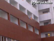[P25] balconul camerei noastre, cea cu 3 prosoape diferit colorate » foto by nicole33
 - 
<span class="allrVoted glyphicon glyphicon-heart hidden" id="av236319"></span>
<a class="m-l-10 hidden" id="sv236319" onclick="voting_Foto_DelVot(,236319,5324)" role="button">șterge vot <span class="glyphicon glyphicon-remove"></span></a>
<a id="v9236319" class=" c-red"  onclick="voting_Foto_SetVot(236319)" role="button"><span class="glyphicon glyphicon-heart-empty"></span> <b>LIKE</b> = Votează poza</a> <img class="hidden"  id="f236319W9" src="/imagini/loader.gif" border="0" /><span class="AjErrMes hidden" id="e236319ErM"></span>