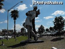 [P01] 'kissing sailor' intors din nou acasa un marinar saruta prima femeie pe care o vede pe strada... » foto by Pami*
 - 
<span class="allrVoted glyphicon glyphicon-heart hidden" id="av62632"></span>
<a class="m-l-10 hidden" id="sv62632" onclick="voting_Foto_DelVot(,62632,5386)" role="button">șterge vot <span class="glyphicon glyphicon-remove"></span></a>
<a id="v962632" class=" c-red"  onclick="voting_Foto_SetVot(62632)" role="button"><span class="glyphicon glyphicon-heart-empty"></span> <b>LIKE</b> = Votează poza</a> <img class="hidden"  id="f62632W9" src="/imagini/loader.gif" border="0" /><span class="AjErrMes hidden" id="e62632ErM"></span>