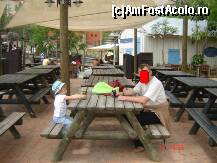 [P18] Selwo Park - pe terasa, la un suc » foto by sunflower
 - 
<span class="allrVoted glyphicon glyphicon-heart hidden" id="av296472"></span>
<a class="m-l-10 hidden" id="sv296472" onclick="voting_Foto_DelVot(,296472,5391)" role="button">șterge vot <span class="glyphicon glyphicon-remove"></span></a>
<a id="v9296472" class=" c-red"  onclick="voting_Foto_SetVot(296472)" role="button"><span class="glyphicon glyphicon-heart-empty"></span> <b>LIKE</b> = Votează poza</a> <img class="hidden"  id="f296472W9" src="/imagini/loader.gif" border="0" /><span class="AjErrMes hidden" id="e296472ErM"></span>