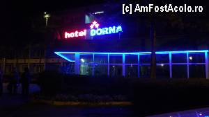 [P01] Dorna Hotel - intrarea » foto by Dragoș_MD
 - 
<span class="allrVoted glyphicon glyphicon-heart hidden" id="av369036"></span>
<a class="m-l-10 hidden" id="sv369036" onclick="voting_Foto_DelVot(,369036,5399)" role="button">șterge vot <span class="glyphicon glyphicon-remove"></span></a>
<a id="v9369036" class=" c-red"  onclick="voting_Foto_SetVot(369036)" role="button"><span class="glyphicon glyphicon-heart-empty"></span> <b>LIKE</b> = Votează poza</a> <img class="hidden"  id="f369036W9" src="/imagini/loader.gif" border="0" /><span class="AjErrMes hidden" id="e369036ErM"></span>