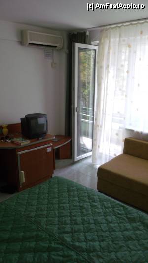 [P03] Dorna Hotel - camera » foto by Dragoș_MD
 - 
<span class="allrVoted glyphicon glyphicon-heart hidden" id="av369038"></span>
<a class="m-l-10 hidden" id="sv369038" onclick="voting_Foto_DelVot(,369038,5399)" role="button">șterge vot <span class="glyphicon glyphicon-remove"></span></a>
<a id="v9369038" class=" c-red"  onclick="voting_Foto_SetVot(369038)" role="button"><span class="glyphicon glyphicon-heart-empty"></span> <b>LIKE</b> = Votează poza</a> <img class="hidden"  id="f369038W9" src="/imagini/loader.gif" border="0" /><span class="AjErrMes hidden" id="e369038ErM"></span>