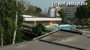 [P07] Dorna Hotel - vedre din balcon: piscina; marea, ceva mai departe.  » foto by Dragoș_MD
 - 
<span class="allrVoted glyphicon glyphicon-heart hidden" id="av369044"></span>
<a class="m-l-10 hidden" id="sv369044" onclick="voting_Foto_DelVot(,369044,5399)" role="button">șterge vot <span class="glyphicon glyphicon-remove"></span></a>
<a id="v9369044" class=" c-red"  onclick="voting_Foto_SetVot(369044)" role="button"><span class="glyphicon glyphicon-heart-empty"></span> <b>LIKE</b> = Votează poza</a> <img class="hidden"  id="f369044W9" src="/imagini/loader.gif" border="0" /><span class="AjErrMes hidden" id="e369044ErM"></span>
