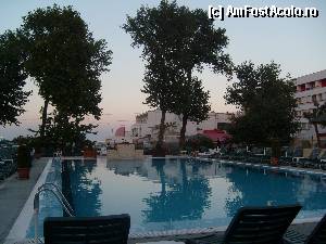 [P07] Piscina hotelului » foto by mircea.stancu
 - 
<span class="allrVoted glyphicon glyphicon-heart hidden" id="av350893"></span>
<a class="m-l-10 hidden" id="sv350893" onclick="voting_Foto_DelVot(,350893,5399)" role="button">șterge vot <span class="glyphicon glyphicon-remove"></span></a>
<a id="v9350893" class=" c-red"  onclick="voting_Foto_SetVot(350893)" role="button"><span class="glyphicon glyphicon-heart-empty"></span> <b>LIKE</b> = Votează poza</a> <img class="hidden"  id="f350893W9" src="/imagini/loader.gif" border="0" /><span class="AjErrMes hidden" id="e350893ErM"></span>
