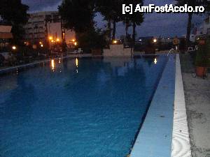 [P06] piscina noaptea » foto by titus
 - 
<span class="allrVoted glyphicon glyphicon-heart hidden" id="av411851"></span>
<a class="m-l-10 hidden" id="sv411851" onclick="voting_Foto_DelVot(,411851,5399)" role="button">șterge vot <span class="glyphicon glyphicon-remove"></span></a>
<a id="v9411851" class=" c-red"  onclick="voting_Foto_SetVot(411851)" role="button"><span class="glyphicon glyphicon-heart-empty"></span> <b>LIKE</b> = Votează poza</a> <img class="hidden"  id="f411851W9" src="/imagini/loader.gif" border="0" /><span class="AjErrMes hidden" id="e411851ErM"></span>