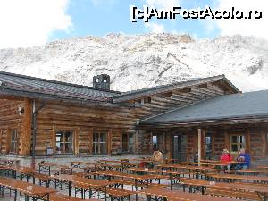 [P18] Popas pe Zugspitzplatt la 2690m. Toata lumea coboara din tren si se urca rapid in telecabina pentru a ajunge pe virf » foto by spiros
 - 
<span class="allrVoted glyphicon glyphicon-heart hidden" id="av679666"></span>
<a class="m-l-10 hidden" id="sv679666" onclick="voting_Foto_DelVot(,679666,5408)" role="button">șterge vot <span class="glyphicon glyphicon-remove"></span></a>
<a id="v9679666" class=" c-red"  onclick="voting_Foto_SetVot(679666)" role="button"><span class="glyphicon glyphicon-heart-empty"></span> <b>LIKE</b> = Votează poza</a> <img class="hidden"  id="f679666W9" src="/imagini/loader.gif" border="0" /><span class="AjErrMes hidden" id="e679666ErM"></span>