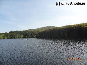 [P12] Lacul Trei Ape - vedere din statiunea cu acelasi nume » foto by TaniaT
 - 
<span class="allrVoted glyphicon glyphicon-heart hidden" id="av375951"></span>
<a class="m-l-10 hidden" id="sv375951" onclick="voting_Foto_DelVot(,375951,5426)" role="button">șterge vot <span class="glyphicon glyphicon-remove"></span></a>
<a id="v9375951" class=" c-red"  onclick="voting_Foto_SetVot(375951)" role="button"><span class="glyphicon glyphicon-heart-empty"></span> <b>LIKE</b> = Votează poza</a> <img class="hidden"  id="f375951W9" src="/imagini/loader.gif" border="0" /><span class="AjErrMes hidden" id="e375951ErM"></span>