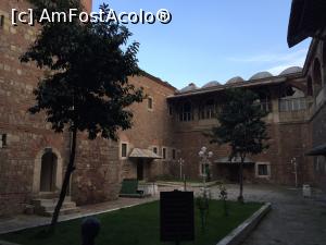 [P23] Curtea interioară a hotelului Caravanseray, Rusthem Pasha.  » foto by Aurici
 - 
<span class="allrVoted glyphicon glyphicon-heart hidden" id="av729149"></span>
<a class="m-l-10 hidden" id="sv729149" onclick="voting_Foto_DelVot(,729149,5501)" role="button">șterge vot <span class="glyphicon glyphicon-remove"></span></a>
<a id="v9729149" class=" c-red"  onclick="voting_Foto_SetVot(729149)" role="button"><span class="glyphicon glyphicon-heart-empty"></span> <b>LIKE</b> = Votează poza</a> <img class="hidden"  id="f729149W9" src="/imagini/loader.gif" border="0" /><span class="AjErrMes hidden" id="e729149ErM"></span>