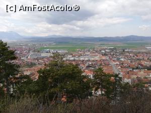 [P15] Vedere de sus Rasnov » foto by Nicu
 - 
<span class="allrVoted glyphicon glyphicon-heart hidden" id="av1241758"></span>
<a class="m-l-10 hidden" id="sv1241758" onclick="voting_Foto_DelVot(,1241758,5504)" role="button">șterge vot <span class="glyphicon glyphicon-remove"></span></a>
<a id="v91241758" class=" c-red"  onclick="voting_Foto_SetVot(1241758)" role="button"><span class="glyphicon glyphicon-heart-empty"></span> <b>LIKE</b> = Votează poza</a> <img class="hidden"  id="f1241758W9" src="/imagini/loader.gif" border="0" /><span class="AjErrMes hidden" id="e1241758ErM"></span>