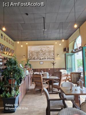 [P05] 5. Latura din dreapta intrării în cafenea. » foto by doinafil
 - 
<span class="allrVoted glyphicon glyphicon-heart hidden" id="av1532043"></span>
<a class="m-l-10 hidden" id="sv1532043" onclick="voting_Foto_DelVot(,1532043,5534)" role="button">șterge vot <span class="glyphicon glyphicon-remove"></span></a>
<a id="v91532043" class=" c-red"  onclick="voting_Foto_SetVot(1532043)" role="button"><span class="glyphicon glyphicon-heart-empty"></span> <b>LIKE</b> = Votează poza</a> <img class="hidden"  id="f1532043W9" src="/imagini/loader.gif" border="0" /><span class="AjErrMes hidden" id="e1532043ErM"></span>