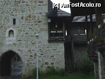 [P17] Manastirea Bistrita - Scari de acces si chilii langa turnul de la intrare. » foto by iulianic
 - 
<span class="allrVoted glyphicon glyphicon-heart hidden" id="av307994"></span>
<a class="m-l-10 hidden" id="sv307994" onclick="voting_Foto_DelVot(,307994,5547)" role="button">șterge vot <span class="glyphicon glyphicon-remove"></span></a>
<a id="v9307994" class=" c-red"  onclick="voting_Foto_SetVot(307994)" role="button"><span class="glyphicon glyphicon-heart-empty"></span> <b>LIKE</b> = Votează poza</a> <img class="hidden"  id="f307994W9" src="/imagini/loader.gif" border="0" /><span class="AjErrMes hidden" id="e307994ErM"></span>