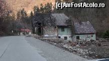[P02] Spre Govăjdie - în contrast cu noile vile de pe vale, această casă din alt veac îşi trăieşte şi ea ultimele zile... » foto by Dragoș_MD
 - 
<span class="allrVoted glyphicon glyphicon-heart hidden" id="av304605"></span>
<a class="m-l-10 hidden" id="sv304605" onclick="voting_Foto_DelVot(,304605,5564)" role="button">șterge vot <span class="glyphicon glyphicon-remove"></span></a>
<a id="v9304605" class=" c-red"  onclick="voting_Foto_SetVot(304605)" role="button"><span class="glyphicon glyphicon-heart-empty"></span> <b>LIKE</b> = Votează poza</a> <img class="hidden"  id="f304605W9" src="/imagini/loader.gif" border="0" /><span class="AjErrMes hidden" id="e304605ErM"></span>