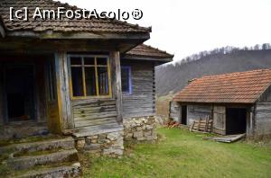 [P18] Excursie pe Valea Cernei hunedorene - casa părăsită din Lunca Cernei de Jos » foto by Dragoș_MD
 - 
<span class="allrVoted glyphicon glyphicon-heart hidden" id="av725928"></span>
<a class="m-l-10 hidden" id="sv725928" onclick="voting_Foto_DelVot(,725928,5564)" role="button">șterge vot <span class="glyphicon glyphicon-remove"></span></a>
<a id="v9725928" class=" c-red"  onclick="voting_Foto_SetVot(725928)" role="button"><span class="glyphicon glyphicon-heart-empty"></span> <b>LIKE</b> = Votează poza</a> <img class="hidden"  id="f725928W9" src="/imagini/loader.gif" border="0" /><span class="AjErrMes hidden" id="e725928ErM"></span>