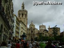 [P03] Valencia - Turisti in Plaza de la Reina. » foto by iulianic
 - 
<span class="allrVoted glyphicon glyphicon-heart hidden" id="av314371"></span>
<a class="m-l-10 hidden" id="sv314371" onclick="voting_Foto_DelVot(,314371,5604)" role="button">șterge vot <span class="glyphicon glyphicon-remove"></span></a>
<a id="v9314371" class=" c-red"  onclick="voting_Foto_SetVot(314371)" role="button"><span class="glyphicon glyphicon-heart-empty"></span> <b>LIKE</b> = Votează poza</a> <img class="hidden"  id="f314371W9" src="/imagini/loader.gif" border="0" /><span class="AjErrMes hidden" id="e314371ErM"></span>