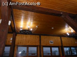 [P08] Casa Ancuței - Roțile de căruță au devenit corpuri de iluminat.  » foto by iulianic
 - 
<span class="allrVoted glyphicon glyphicon-heart hidden" id="av1030725"></span>
<a class="m-l-10 hidden" id="sv1030725" onclick="voting_Foto_DelVot(,1030725,5687)" role="button">șterge vot <span class="glyphicon glyphicon-remove"></span></a>
<a id="v91030725" class=" c-red"  onclick="voting_Foto_SetVot(1030725)" role="button"><span class="glyphicon glyphicon-heart-empty"></span> <b>LIKE</b> = Votează poza</a> <img class="hidden"  id="f1030725W9" src="/imagini/loader.gif" border="0" /><span class="AjErrMes hidden" id="e1030725ErM"></span>