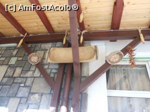 [P18] Bușteni - Casa Țărănească. Decor pe terasă.  » foto by iulianic
 - 
<span class="allrVoted glyphicon glyphicon-heart hidden" id="av1031642"></span>
<a class="m-l-10 hidden" id="sv1031642" onclick="voting_Foto_DelVot(,1031642,5687)" role="button">șterge vot <span class="glyphicon glyphicon-remove"></span></a>
<a id="v91031642" class=" c-red"  onclick="voting_Foto_SetVot(1031642)" role="button"><span class="glyphicon glyphicon-heart-empty"></span> <b>LIKE</b> = Votează poza</a> <img class="hidden"  id="f1031642W9" src="/imagini/loader.gif" border="0" /><span class="AjErrMes hidden" id="e1031642ErM"></span>