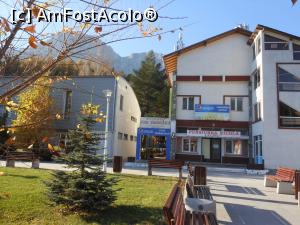 [P02] Bușteni - Casa Țărănească. Spre restaurant, printre cele două clădiri.  » foto by iulianic
 - 
<span class="allrVoted glyphicon glyphicon-heart hidden" id="av1031626"></span>
<a class="m-l-10 hidden" id="sv1031626" onclick="voting_Foto_DelVot(,1031626,5687)" role="button">șterge vot <span class="glyphicon glyphicon-remove"></span></a>
<a id="v91031626" class=" c-red"  onclick="voting_Foto_SetVot(1031626)" role="button"><span class="glyphicon glyphicon-heart-empty"></span> <b>LIKE</b> = Votează poza</a> <img class="hidden"  id="f1031626W9" src="/imagini/loader.gif" border="0" /><span class="AjErrMes hidden" id="e1031626ErM"></span>