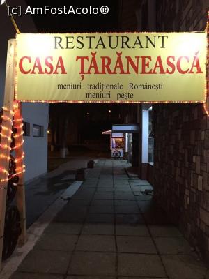 [P03] Firma restaurantului.  » foto by marius gaudi* <span class="label label-default labelC_thin small">NEVOTABILĂ</span>