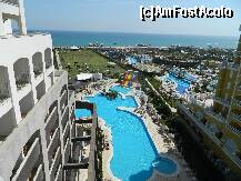 [P02] Vedere din balcon - piscina hotelului, iar in dreapta Royal Palace Hotel » foto by Lacrimioara*
 - 
<span class="allrVoted glyphicon glyphicon-heart hidden" id="av220457"></span>
<a class="m-l-10 hidden" id="sv220457" onclick="voting_Foto_DelVot(,220457,5725)" role="button">șterge vot <span class="glyphicon glyphicon-remove"></span></a>
<a id="v9220457" class=" c-red"  onclick="voting_Foto_SetVot(220457)" role="button"><span class="glyphicon glyphicon-heart-empty"></span> <b>LIKE</b> = Votează poza</a> <img class="hidden"  id="f220457W9" src="/imagini/loader.gif" border="0" /><span class="AjErrMes hidden" id="e220457ErM"></span>
