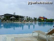 [P12] vedere partiala piscina, in fata se observa pool-bar-ul » foto by divio*
 - 
<span class="allrVoted glyphicon glyphicon-heart hidden" id="av77619"></span>
<a class="m-l-10 hidden" id="sv77619" onclick="voting_Foto_DelVot(,77619,5725)" role="button">șterge vot <span class="glyphicon glyphicon-remove"></span></a>
<a id="v977619" class=" c-red"  onclick="voting_Foto_SetVot(77619)" role="button"><span class="glyphicon glyphicon-heart-empty"></span> <b>LIKE</b> = Votează poza</a> <img class="hidden"  id="f77619W9" src="/imagini/loader.gif" border="0" /><span class="AjErrMes hidden" id="e77619ErM"></span>