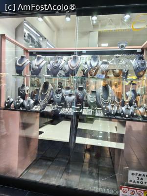 [P32] Magazin de bijuterii in Bazarul vechi » foto by fredutza
 - 
<span class="allrVoted glyphicon glyphicon-heart hidden" id="av1498990"></span>
<a class="m-l-10 hidden" id="sv1498990" onclick="voting_Foto_DelVot(,1498990,5763)" role="button">șterge vot <span class="glyphicon glyphicon-remove"></span></a>
<a id="v91498990" class=" c-red"  onclick="voting_Foto_SetVot(1498990)" role="button"><span class="glyphicon glyphicon-heart-empty"></span> <b>LIKE</b> = Votează poza</a> <img class="hidden"  id="f1498990W9" src="/imagini/loader.gif" border="0" /><span class="AjErrMes hidden" id="e1498990ErM"></span>