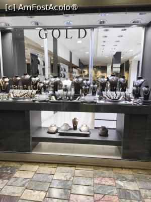 [P37] Magazin de bijuterii in Bazarul vechi » foto by fredutza
 - 
<span class="allrVoted glyphicon glyphicon-heart hidden" id="av1498995"></span>
<a class="m-l-10 hidden" id="sv1498995" onclick="voting_Foto_DelVot(,1498995,5763)" role="button">șterge vot <span class="glyphicon glyphicon-remove"></span></a>
<a id="v91498995" class=" c-red"  onclick="voting_Foto_SetVot(1498995)" role="button"><span class="glyphicon glyphicon-heart-empty"></span> <b>LIKE</b> = Votează poza</a> <img class="hidden"  id="f1498995W9" src="/imagini/loader.gif" border="0" /><span class="AjErrMes hidden" id="e1498995ErM"></span>