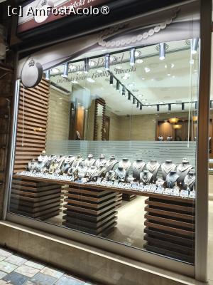 [P39] Magazin de bijuterii in Bazarul vechi » foto by fredutza
 - 
<span class="allrVoted glyphicon glyphicon-heart hidden" id="av1498997"></span>
<a class="m-l-10 hidden" id="sv1498997" onclick="voting_Foto_DelVot(,1498997,5763)" role="button">șterge vot <span class="glyphicon glyphicon-remove"></span></a>
<a id="v91498997" class=" c-red"  onclick="voting_Foto_SetVot(1498997)" role="button"><span class="glyphicon glyphicon-heart-empty"></span> <b>LIKE</b> = Votează poza</a> <img class="hidden"  id="f1498997W9" src="/imagini/loader.gif" border="0" /><span class="AjErrMes hidden" id="e1498997ErM"></span>