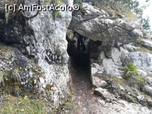 [P13] Un mic tunel format de o st&acirc;ncă prăbușită de pe munte » foto by Mika
 - 
<span class="allrVoted glyphicon glyphicon-heart hidden" id="av1195026"></span>
<a class="m-l-10 hidden" id="sv1195026" onclick="voting_Foto_DelVot(,1195026,5764)" role="button">șterge vot <span class="glyphicon glyphicon-remove"></span></a>
<a id="v91195026" class=" c-red"  onclick="voting_Foto_SetVot(1195026)" role="button"><span class="glyphicon glyphicon-heart-empty"></span> <b>LIKE</b> = Votează poza</a> <img class="hidden"  id="f1195026W9" src="/imagini/loader.gif" border="0" /><span class="AjErrMes hidden" id="e1195026ErM"></span>