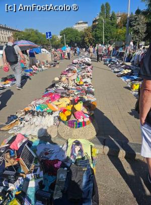 [P11] Piata de vechituri din fata garii » foto by Opelantara
 - 
<span class="allrVoted glyphicon glyphicon-heart hidden" id="av1498335"></span>
<a class="m-l-10 hidden" id="sv1498335" onclick="voting_Foto_DelVot(,1498335,5834)" role="button">șterge vot <span class="glyphicon glyphicon-remove"></span></a>
<a id="v91498335" class=" c-red"  onclick="voting_Foto_SetVot(1498335)" role="button"><span class="glyphicon glyphicon-heart-empty"></span> <b>LIKE</b> = Votează poza</a> <img class="hidden"  id="f1498335W9" src="/imagini/loader.gif" border="0" /><span class="AjErrMes hidden" id="e1498335ErM"></span>